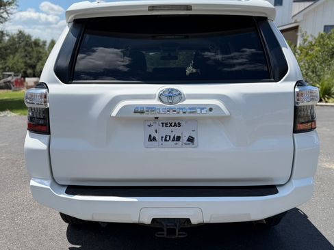 Used 2014 Toyota 4Runner SR5 AWD/4WD image 8