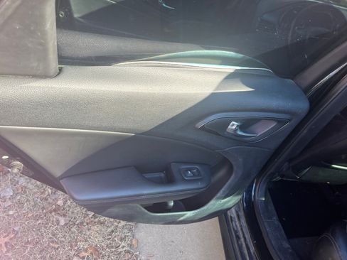 Used 2015 Chrysler 200 S image 9