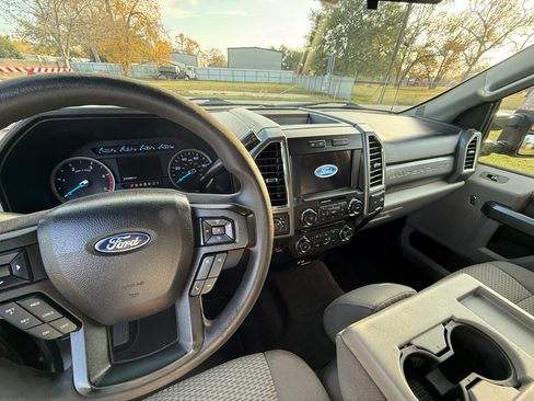 Used 2017 Ford F350 XLT w/ XLT Premium Package image 24