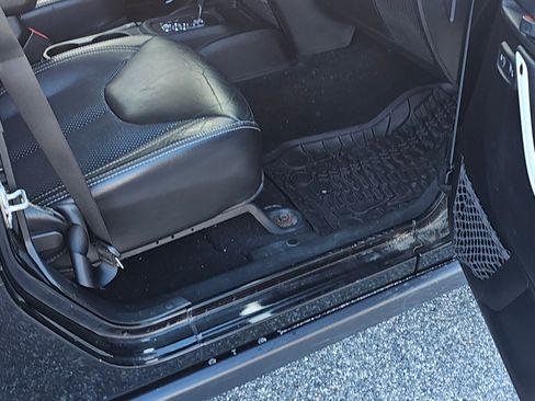 Used 2015 Jeep Wrangler Unlimited Sahara image 9