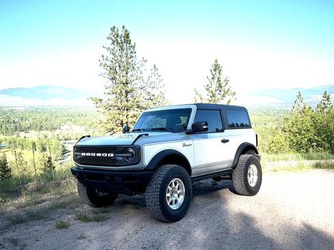 Used 2024 Ford Bronco Badlands image 2