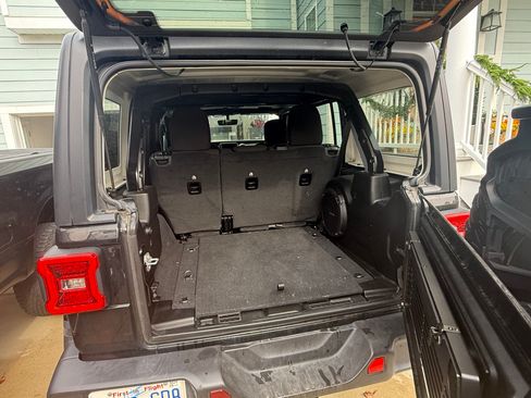 Used 2022 Jeep Wrangler Unlimited Sahara w/ LED Lighting Group image 14