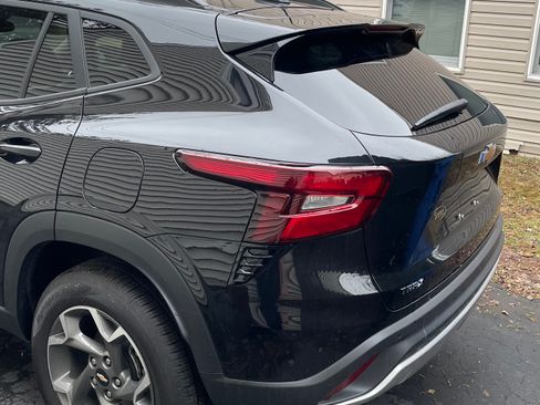 Used 2025 Chevrolet Trax LT w/ Driver Confidence Package image 11