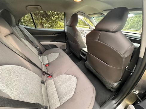 Used 2019 Toyota Camry LE FWD image 15