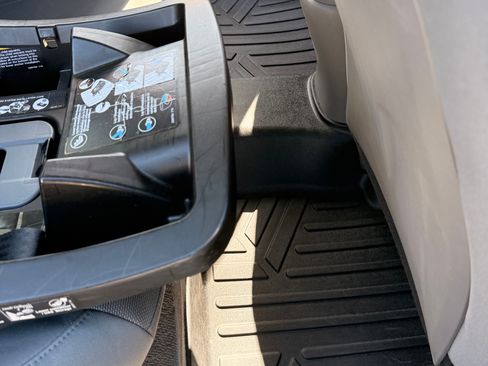 Used 2022 Hyundai Elantra SE image 12