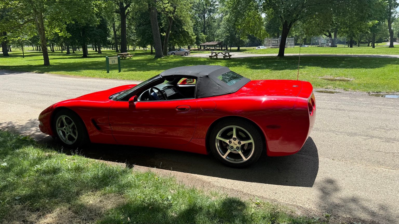 Used 2000 Chevrolet Corvette Convertible w/ Memory Pkg RWD image 9