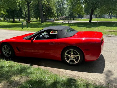 Used 2000 Chevrolet Corvette Convertible w/ Memory Pkg RWD image 9