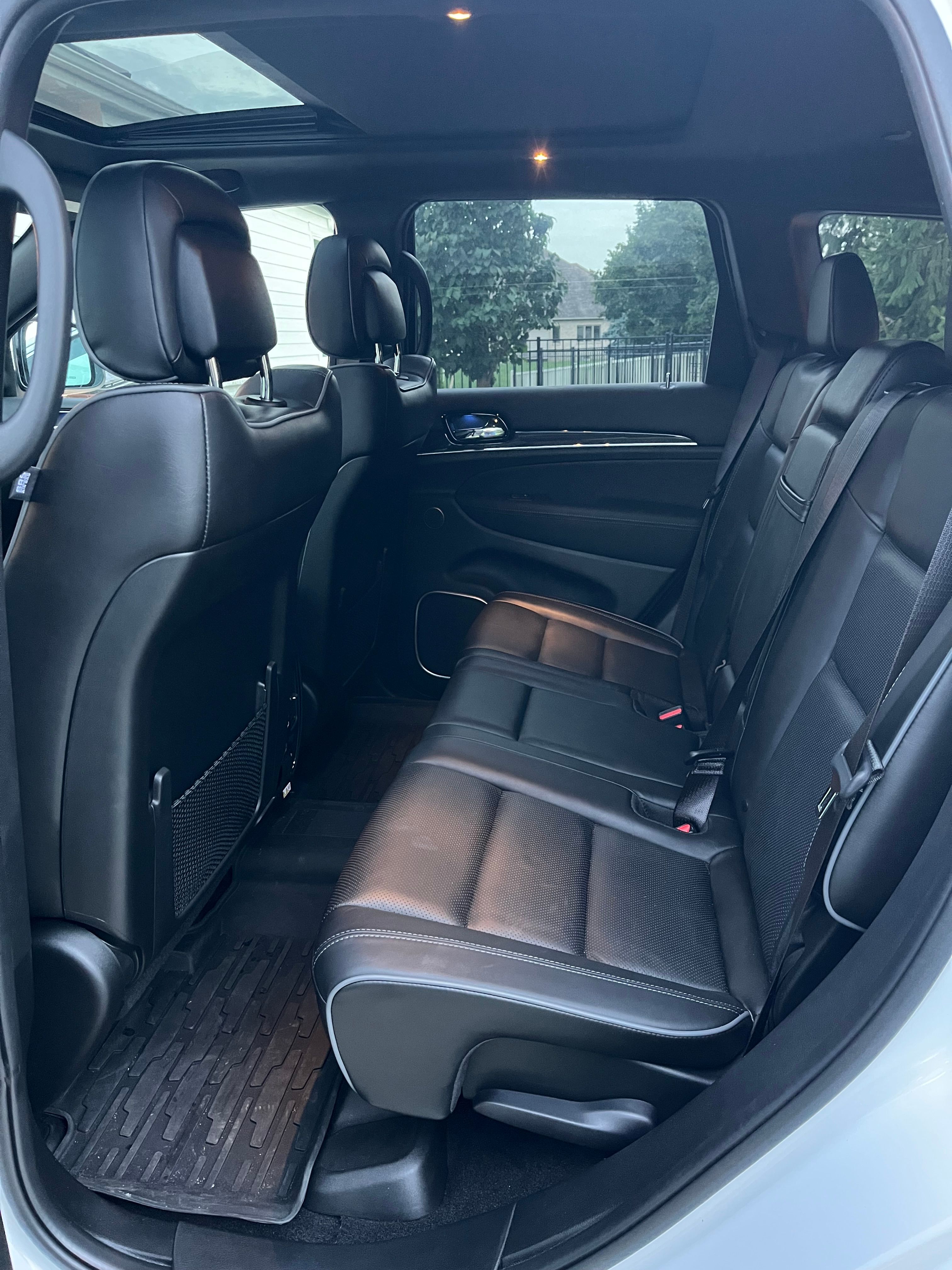 Used 2021 Jeep Grand Cherokee Overland AWD/4WD image 22