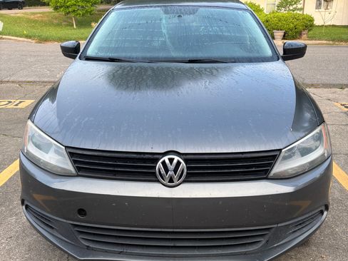 Used 2011 Volkswagen Jetta S image 2