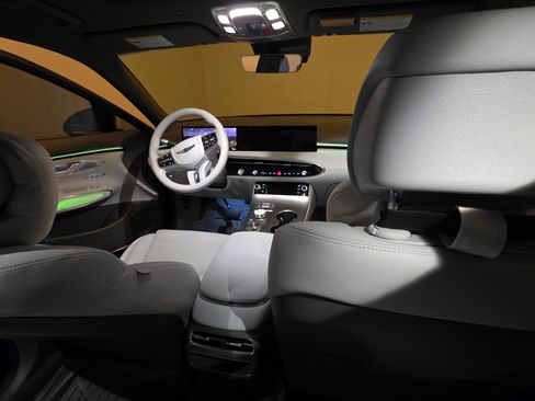 Used 2026 Genesis GV70 2.5T Advanced image 10