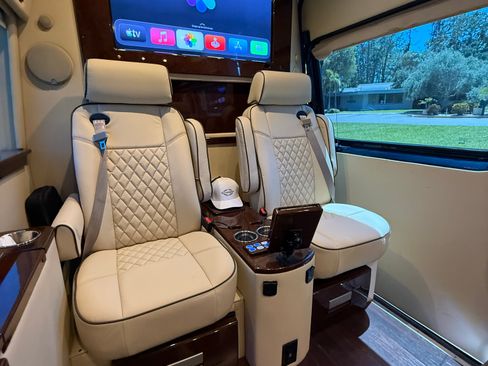 Used 2014 Mercedes-Benz Sprinter 2500 image 12