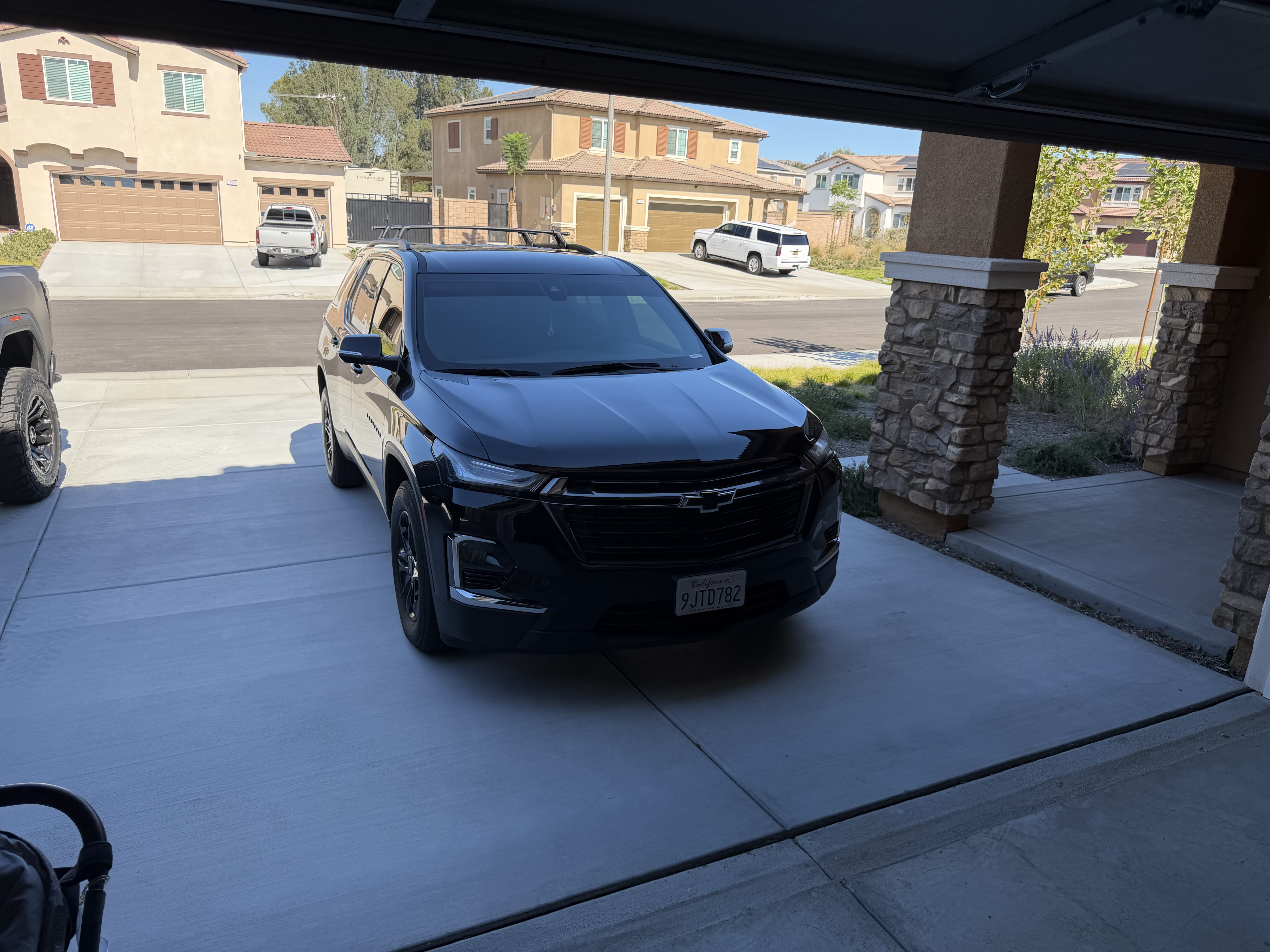 Used 2023 Chevrolet Traverse LT FWD image 2