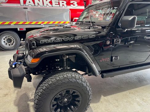 Used 2025 Jeep Gladiator Rubicon AWD/4WD image 9