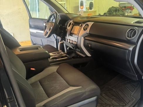 Used 2014 Toyota Tundra SR5 w/ SR5 Upgrade Package AWD/4WD image 14
