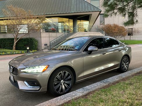 Used 2019 Volvo S60 T5 Inscription FWD image 2
