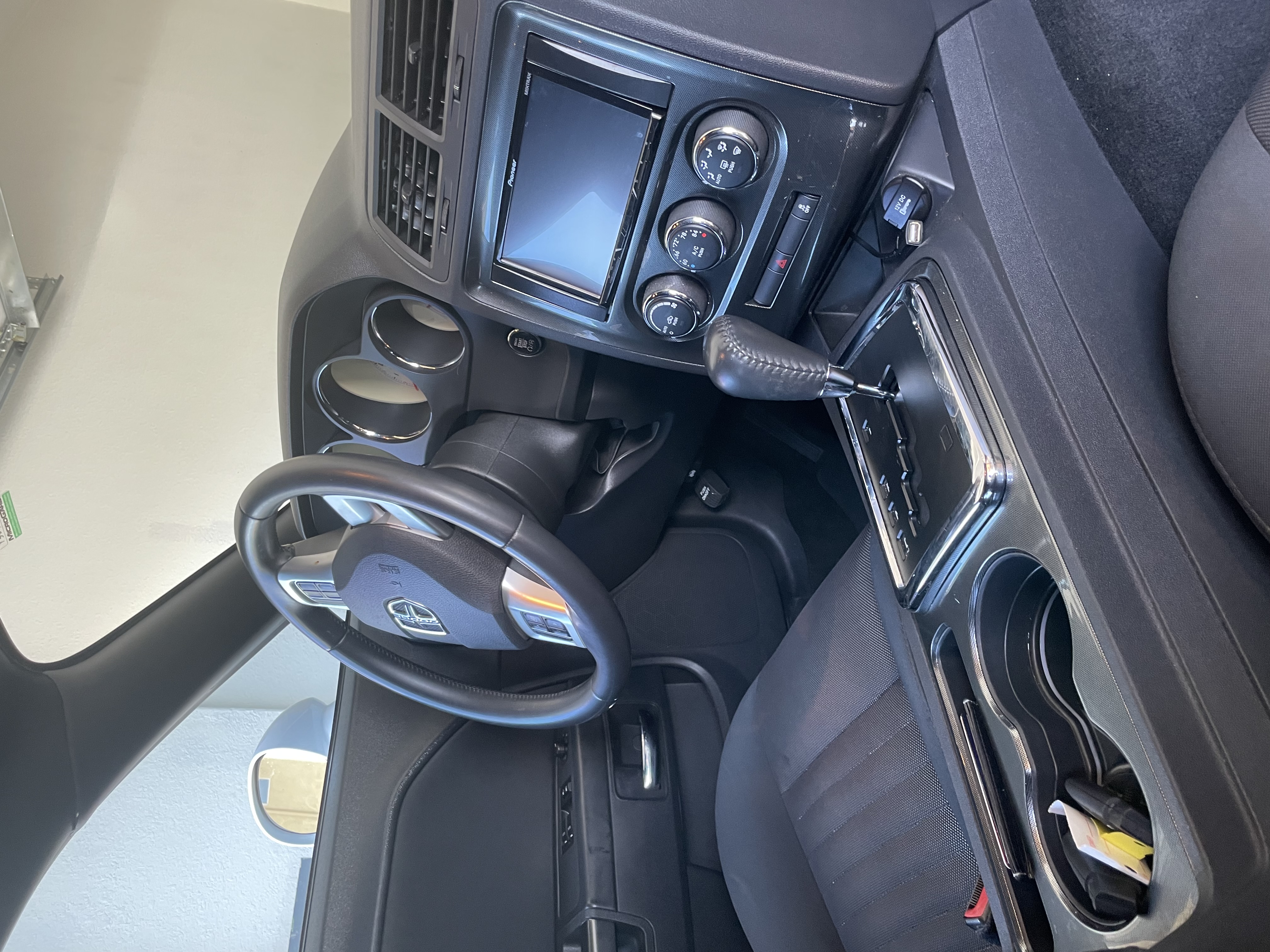 Used 2013 Dodge Challenger SXT RWD image 6