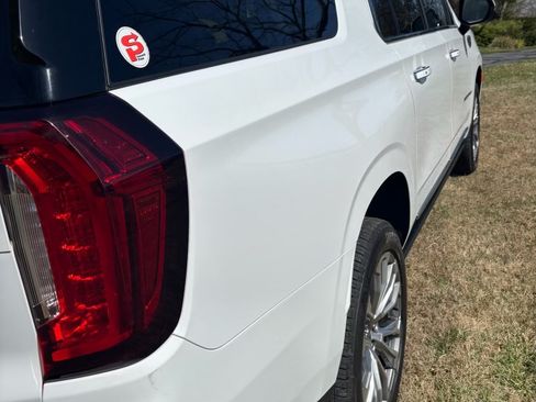 Used 2021 GMC Yukon XL Denali w/ Denali Premium Package image 17