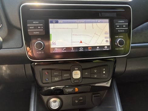 Used 2019 Nissan Leaf SV w/ Protection Package FWD image 9