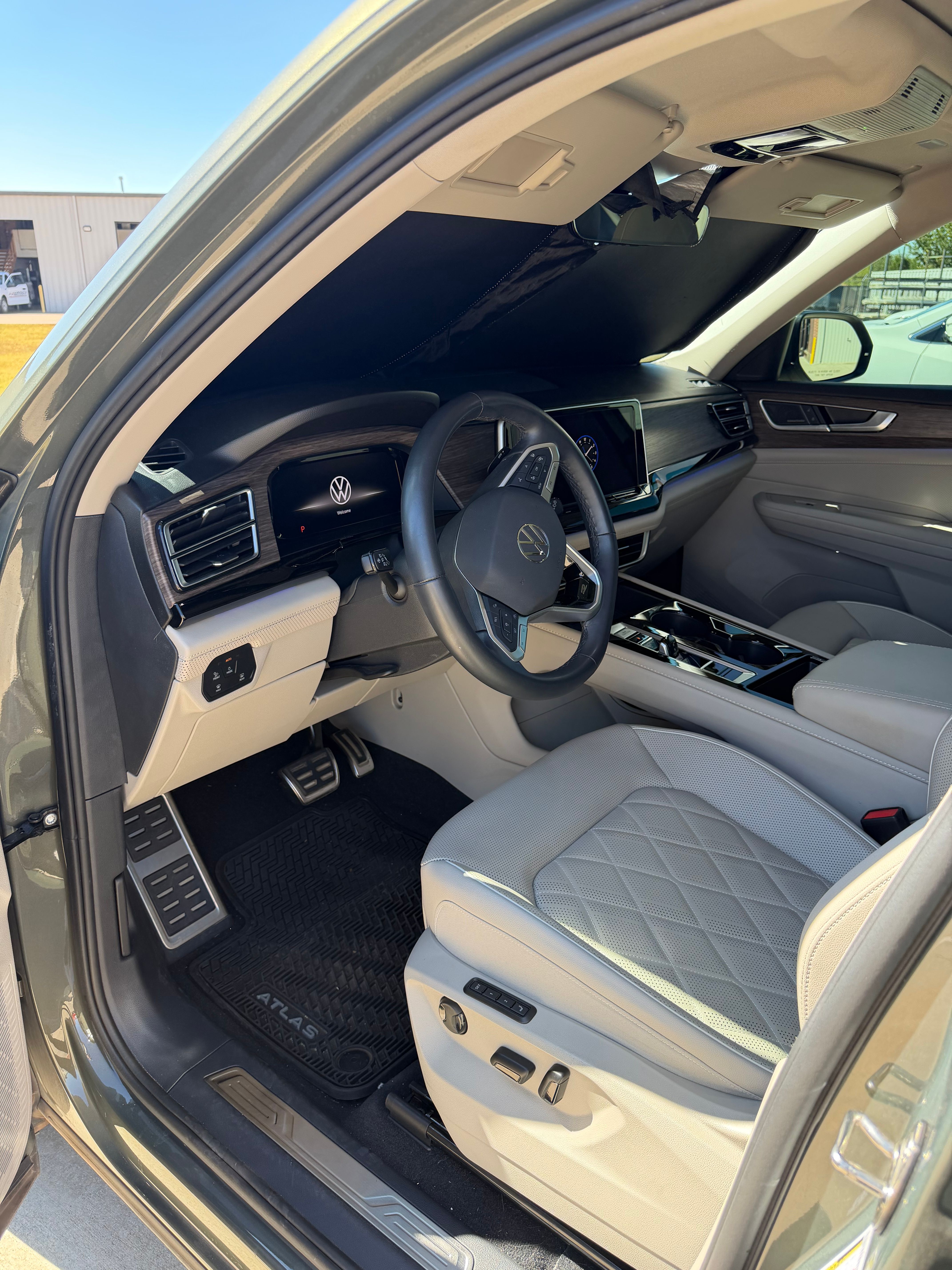 Used 2025 Volkswagen Atlas SEL Premium R-Line AWD/4WD image 10