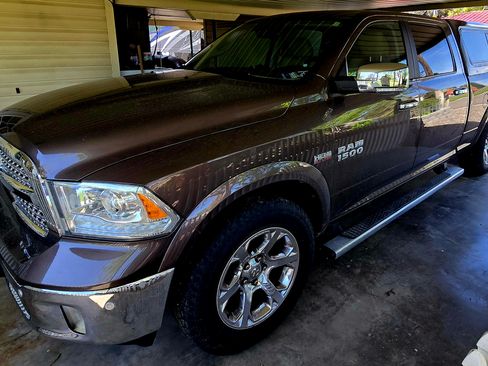 Used 2018 RAM 1500 Laramie w/ Convenience Group AWD/4WD image 6