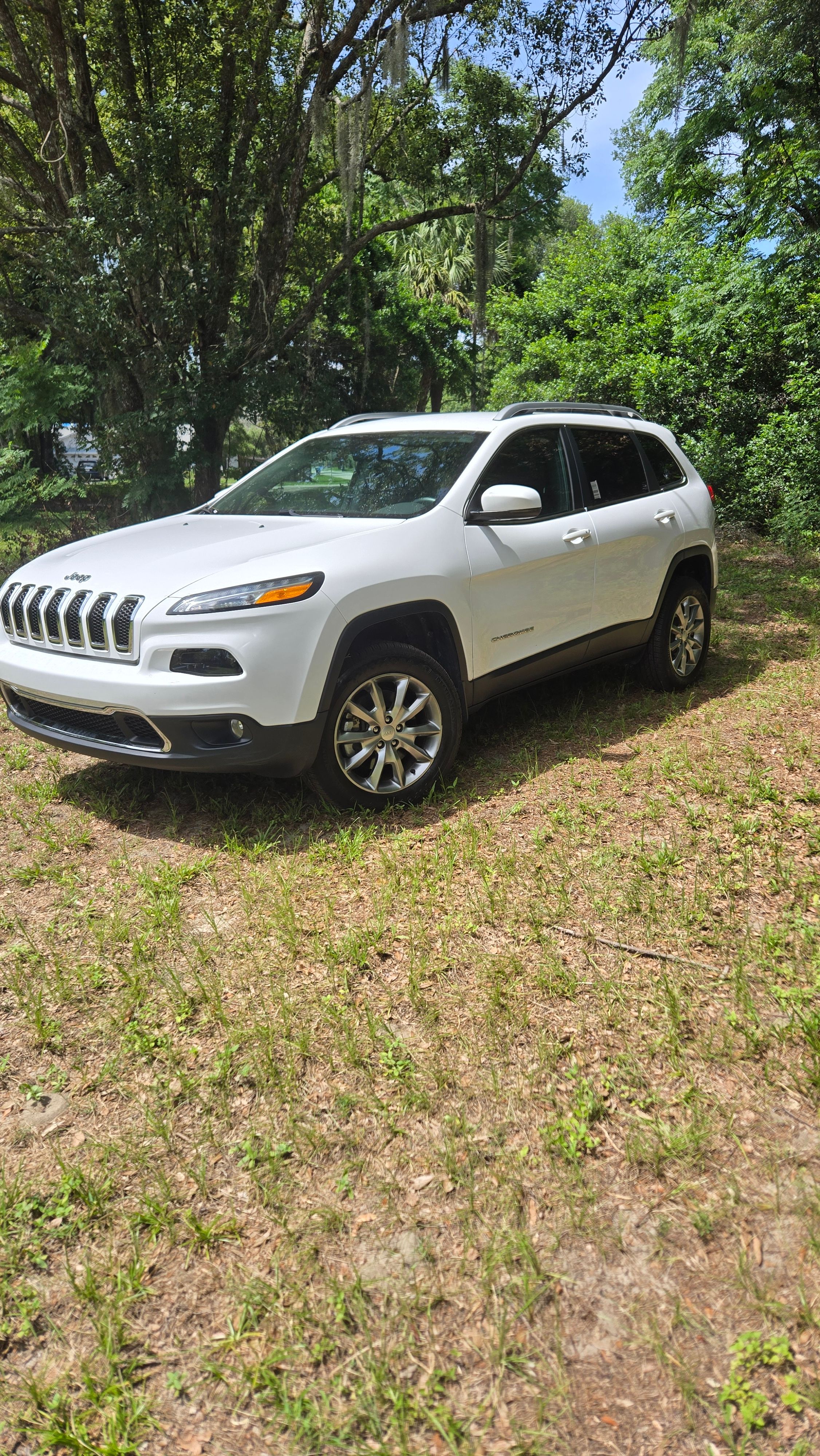 Used 2017 Jeep Cherokee Limited AWD/4WD image 14