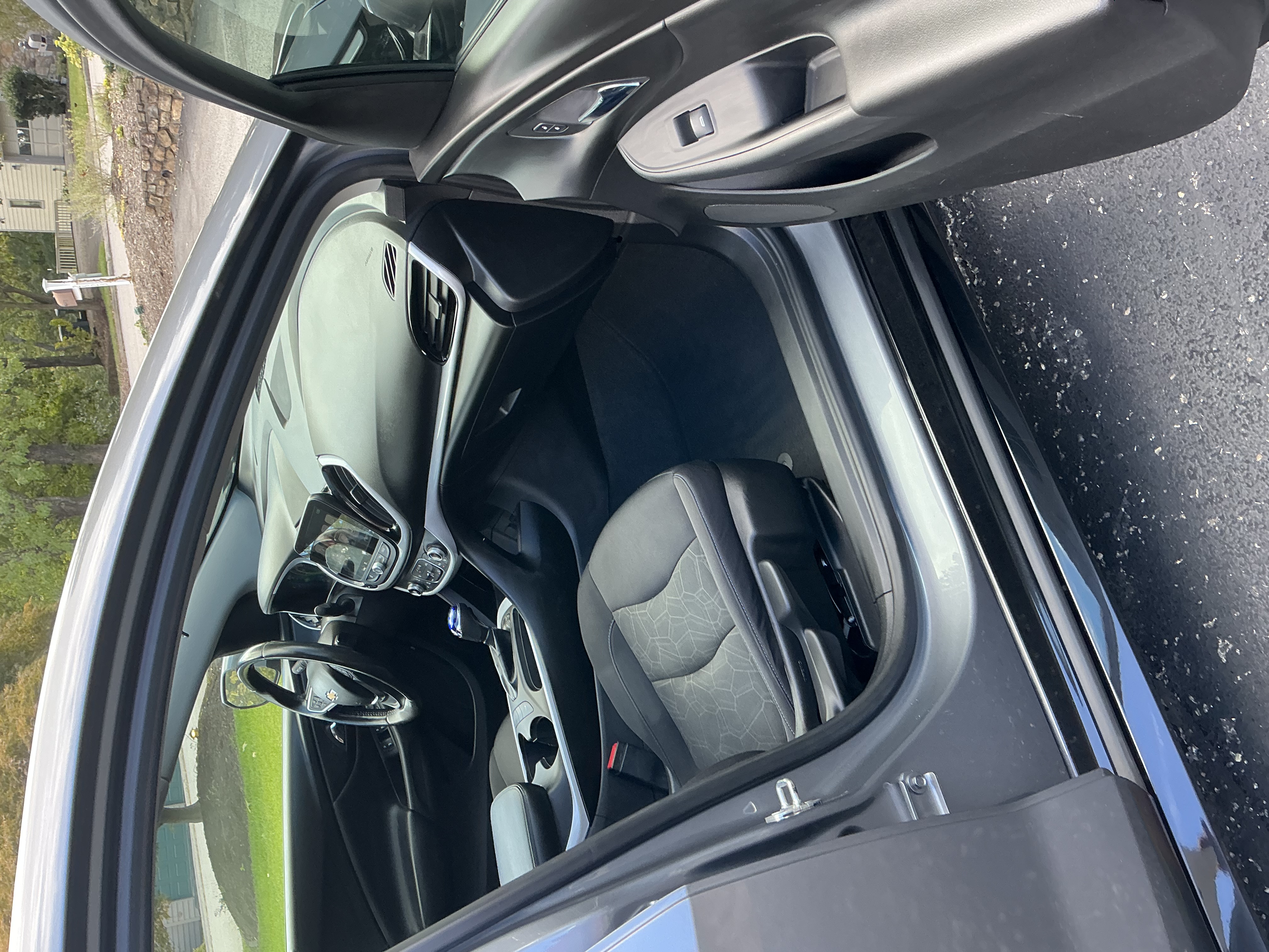 Used 2018 Chevrolet Volt LT w/ Comfort Package FWD image 10