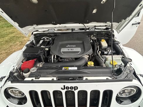 Used 2015 Jeep Wrangler Unlimited Sahara AWD/4WD image 10