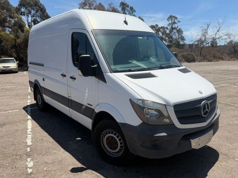 Used 2015 Mercedes-Benz Sprinter 2500 image 1