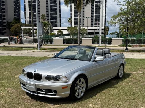 Used 2003 BMW 325Ci Convertible image 1