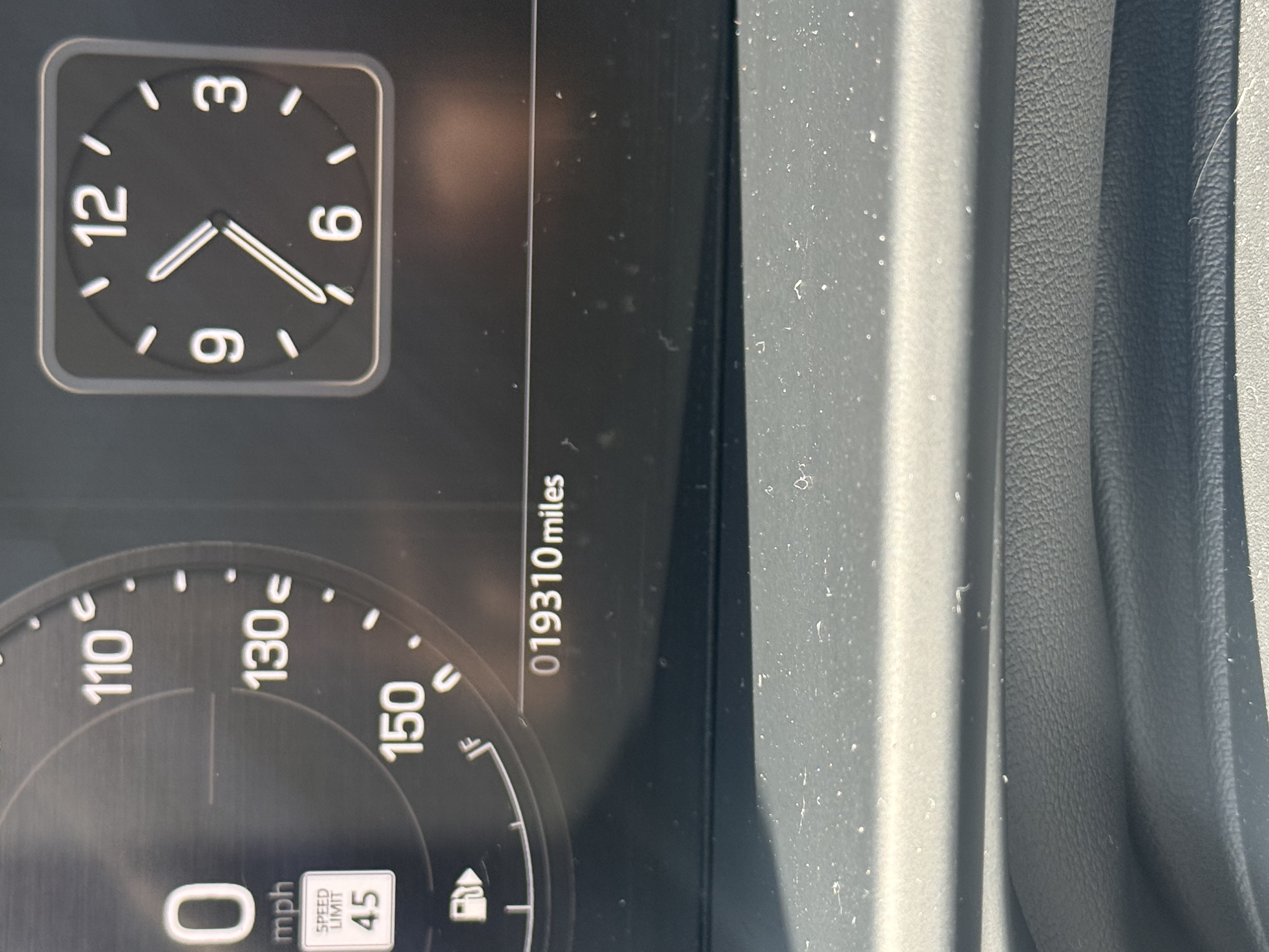 Used 2025 Land Rover Defender 110 X-Dynamic SE AWD/4WD image 5