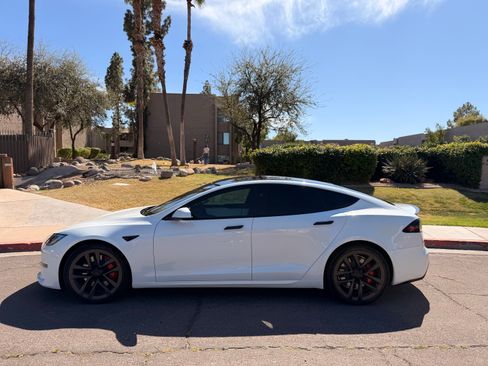 Used 2024 Tesla Model S Plaid image 2