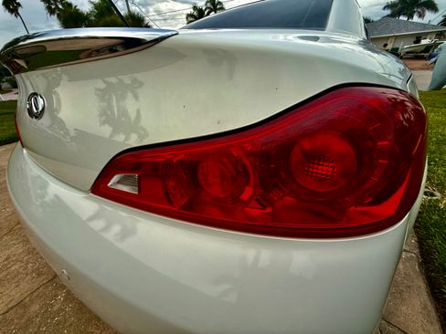 Used 2011 INFINITI G37 Sport w/ Premium Pkg image 26