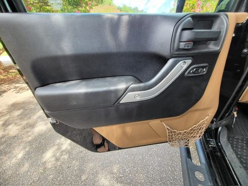 Used 2012 Jeep Wrangler Sahara w/ Connectivity Group AWD/4WD image 19