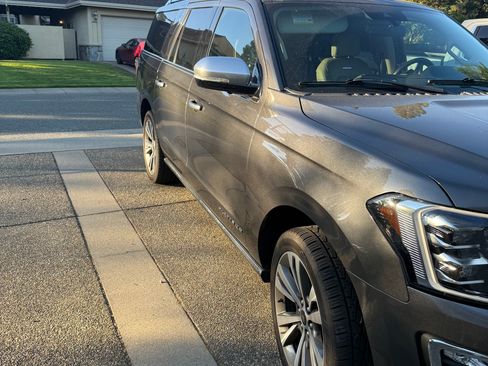 Used 2021 Ford Expedition Max Platinum AWD/4WD image 2