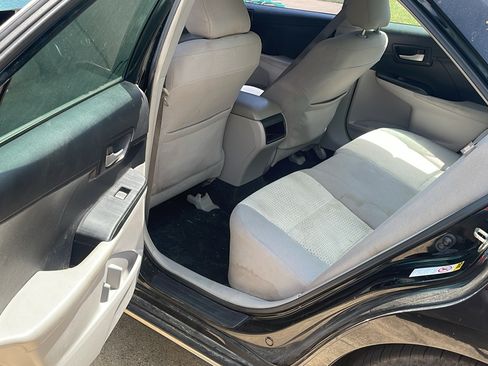 Used 2014 Toyota Camry LE FWD image 9