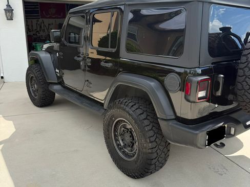 Used 2018 Jeep Wrangler Unlimited Sport AWD/4WD image 6