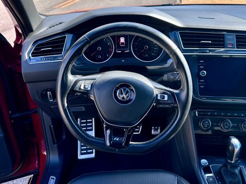 Used 2018 Volkswagen Tiguan SEL w/ R-Line Package image 16