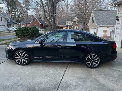 Used 2013 Volkswagen Jetta GLI Autobahn image 2