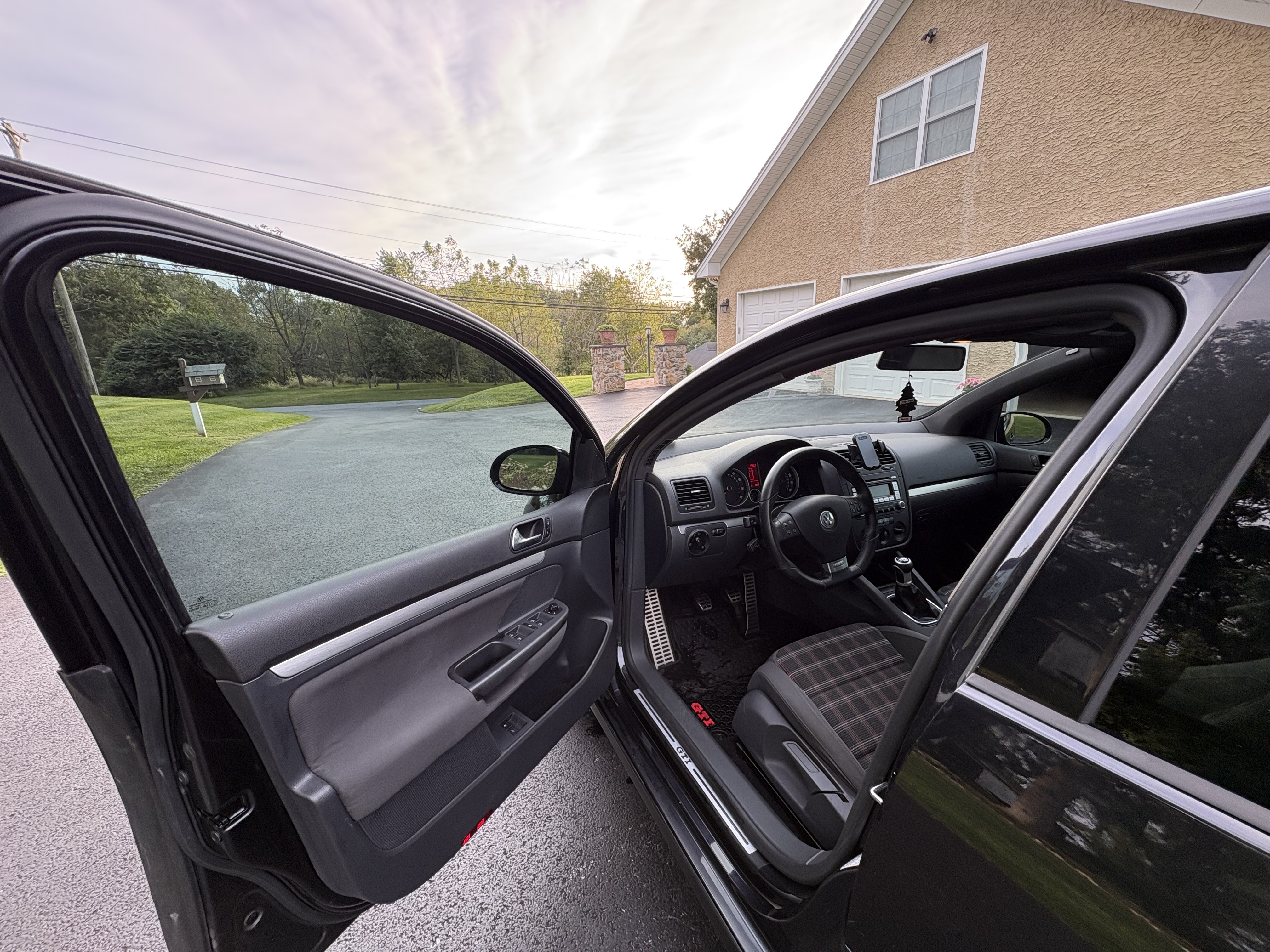Used 2007 Volkswagen GTI 4-Door FWD image 9