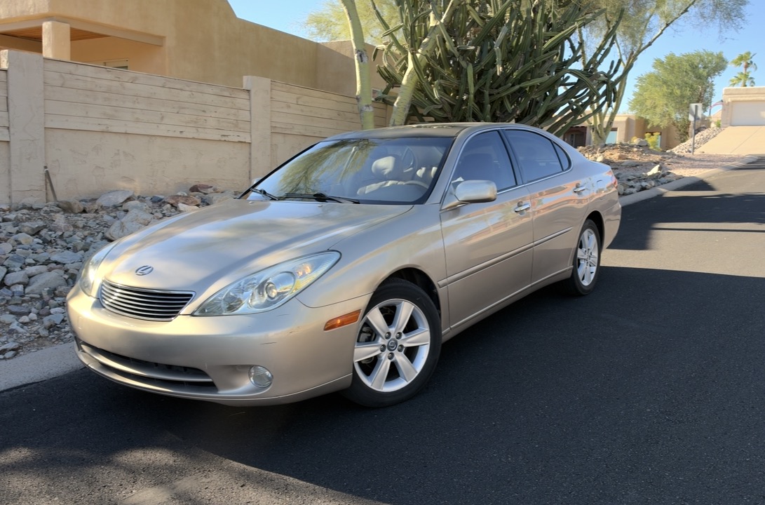 Used 2005 Lexus ES 330 w/ Preferred Accessory Pkg FWD image 1