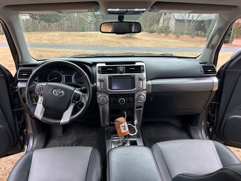 Used 2017 Toyota 4Runner SR5 Premium image 6