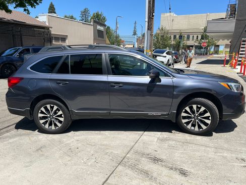 Used 2015 Subaru Outback 2.5i Limited AWD/4WD image 1