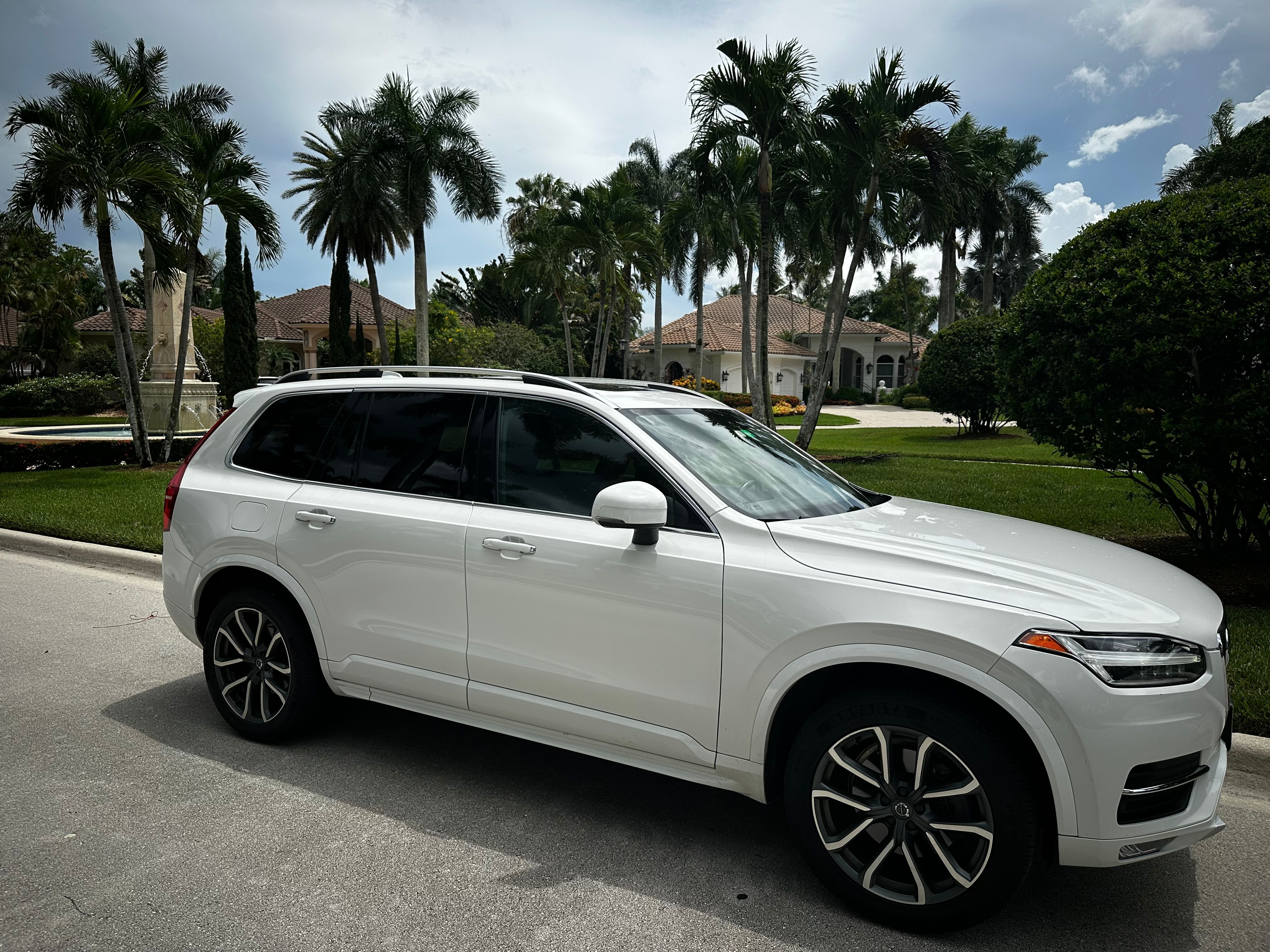 Used 2019 Volvo XC90 T6 Momentum w/ Protection Package Premier AWD/4WD image 1