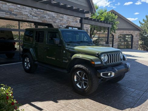 Used 2024 Jeep Wrangler Unlimited Sahara w/ Technology Group AWD/4WD image 18