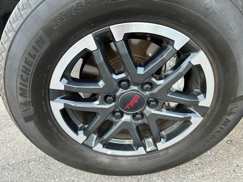 Used 2024 Toyota Tacoma TRD Sport w/ TRD Sport Premium Package AWD/4WD image 15