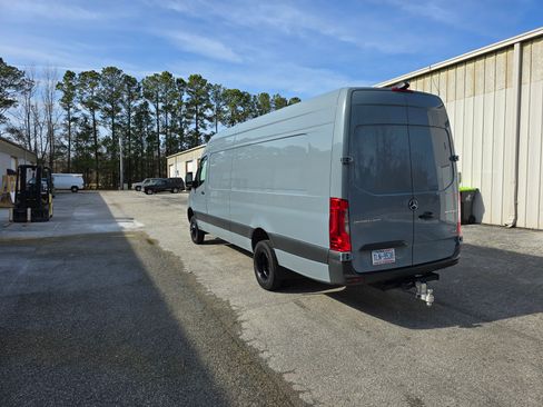 Used 2022 Mercedes-Benz Sprinter 3500 image 4