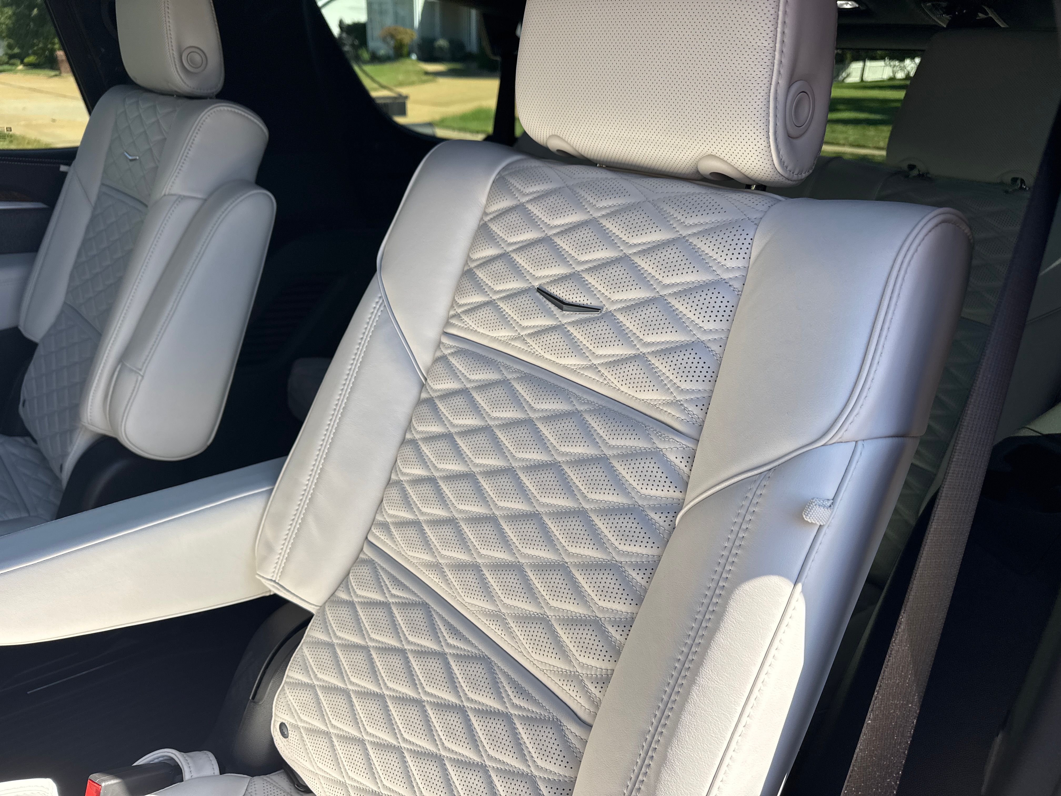 Used 2025 Cadillac Escalade Sport Platinum w/ LPO, Floor Liner Package AWD/4WD image 17