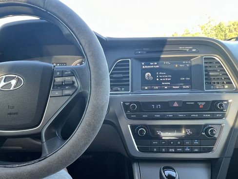 Used 2017 Hyundai Sonata SE FWD image 22
