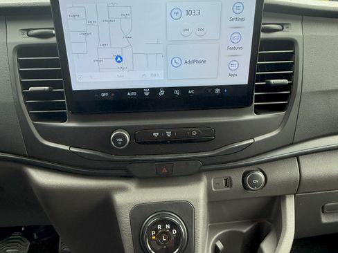 Used 2022 Ford E-Transit 148 High Roof Extended image 12