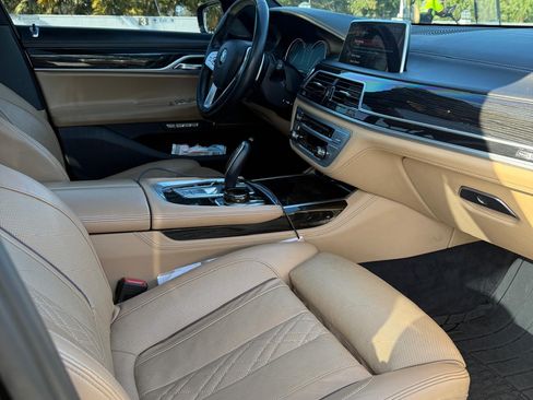 Used 2016 BMW 740i image 13